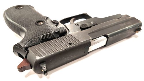 Sig Sauer P225 9x19 használt maroklőfegyver B1 tár nélkül