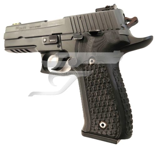 Gyári állapotú maroklőfegyver kiegészítőkkel