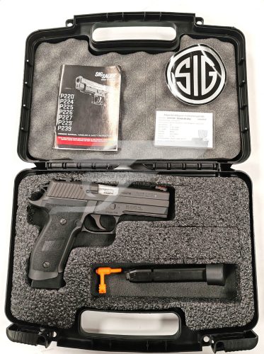 Sig Sauer P226 LDC Tacops 9x19 használt maroklőfegyver kiegészítőkkel